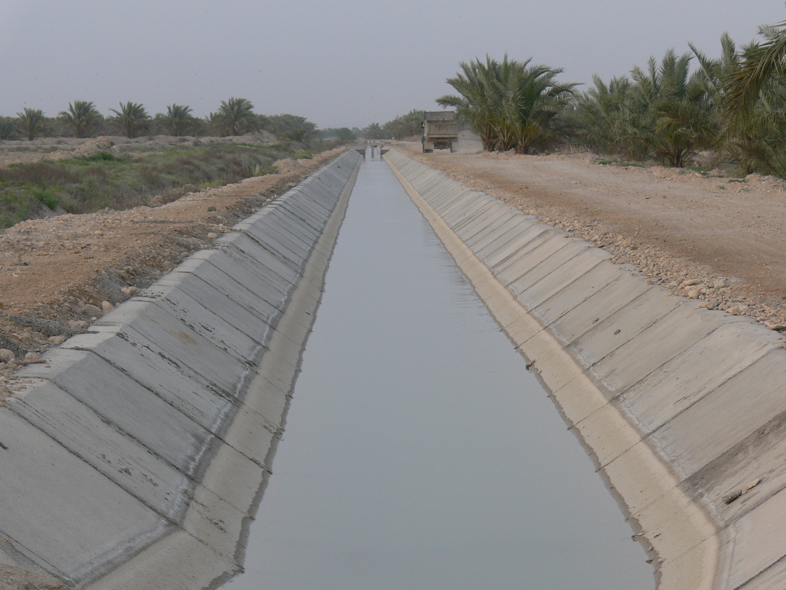    احداث کانالهای شبکه آبیاری ایستگاه پمپاژ  روستاههای کلل ِزیارت وبنار آب شیرین استان بوشهر