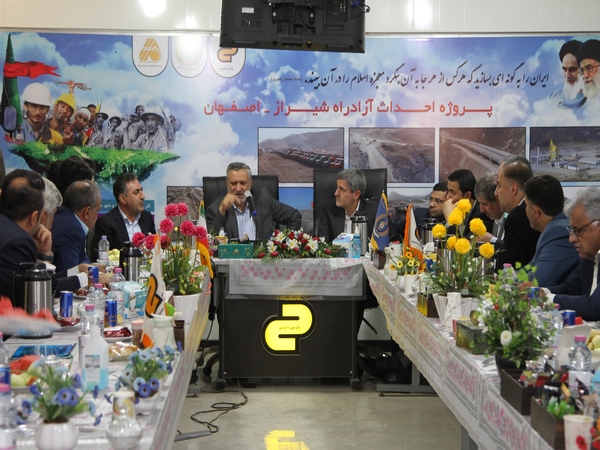 بازدید معاون رئیس جمهور از آزادراه شیراز - اصفهان